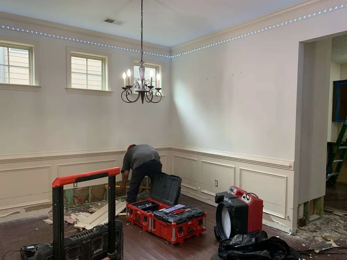 Restoration technician with professional equipment in Crestwood
